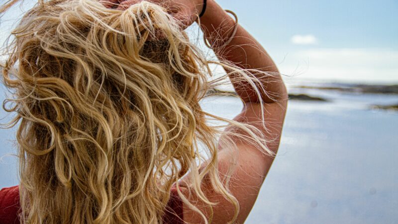 Haarpflege im Sommer- So schützt Du Deine Haare vor der Sonne